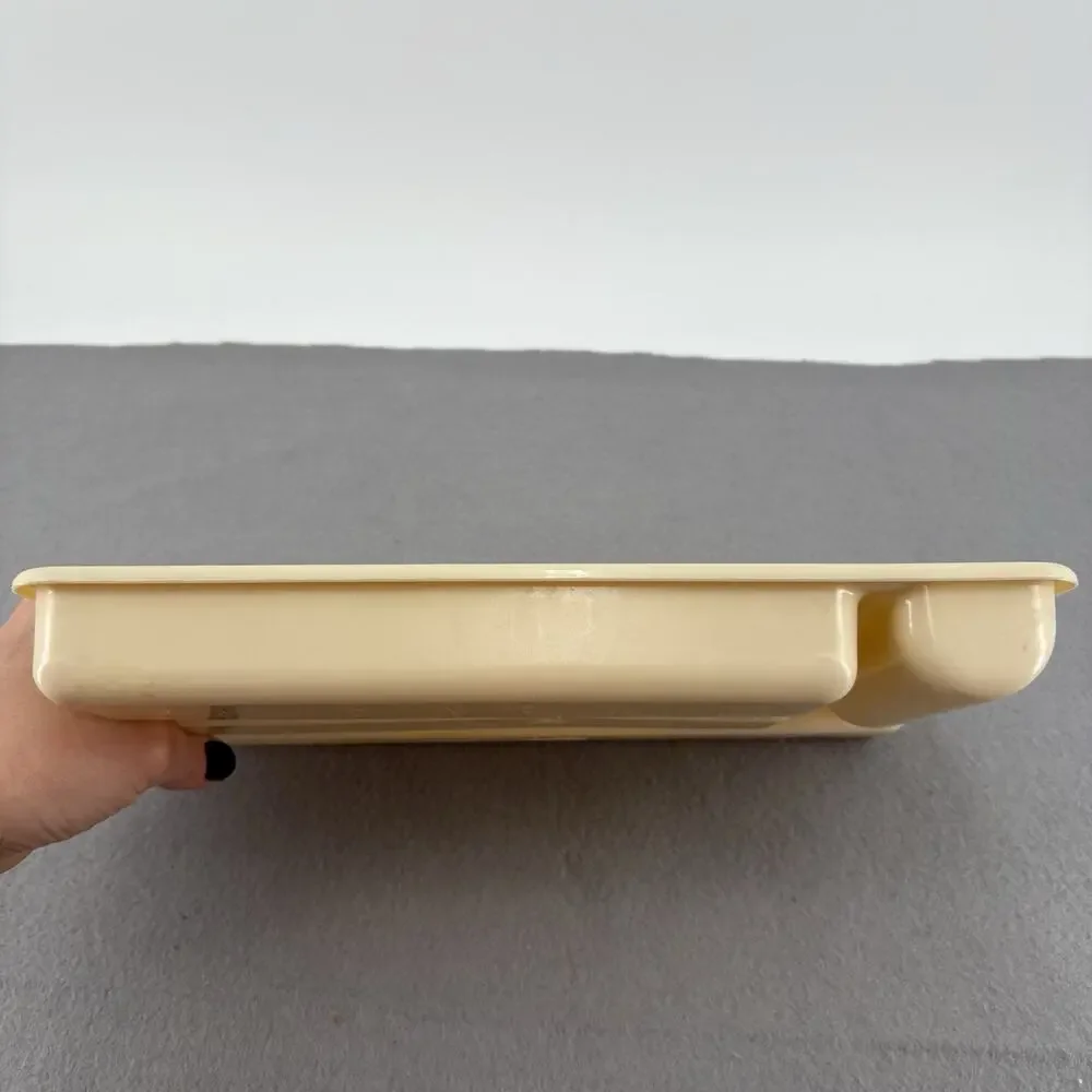 Vintage 0522 RUBBERMAID Cream/Almond Cutlery Utensil Tray 11-1/2” x 7-1/4”